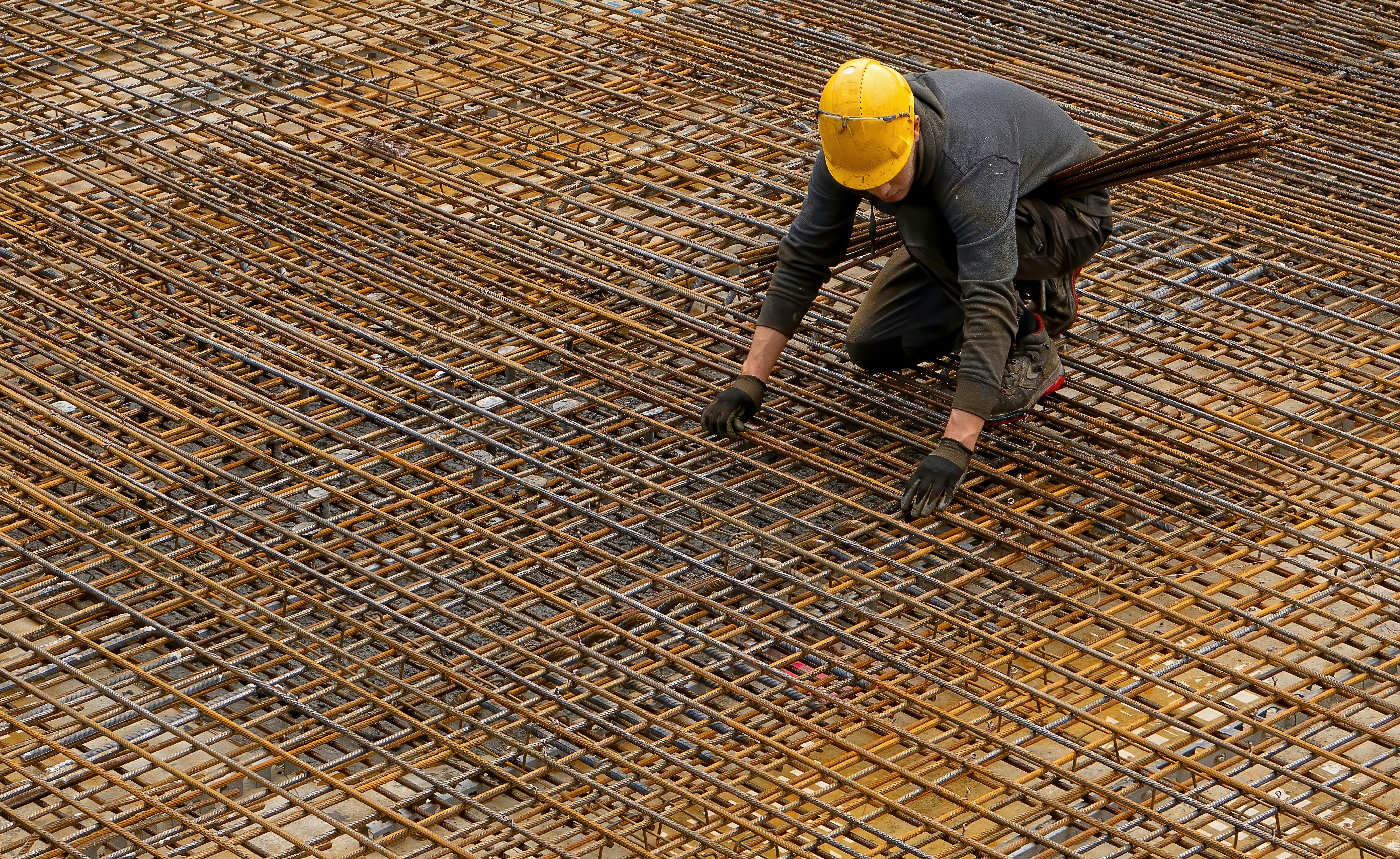 Photo of construction worker by Ricardo Gomez-Angel via Unsplash